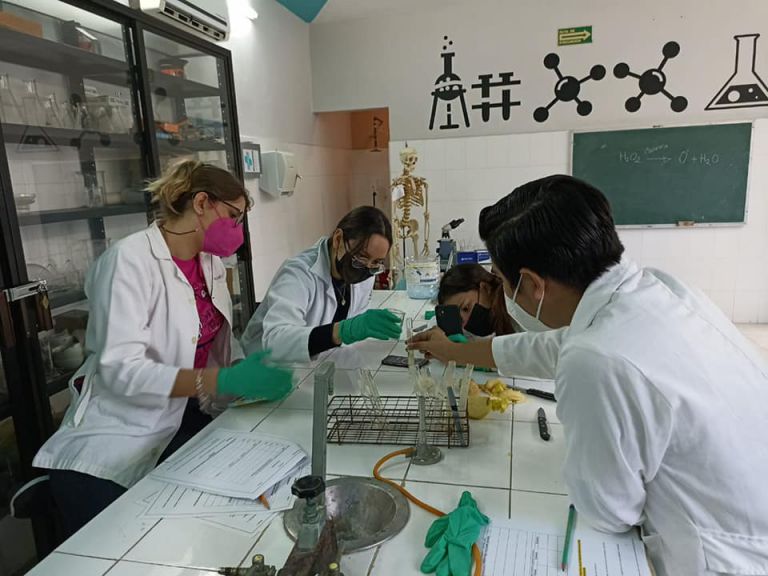 Operación de equipos de laboratorio